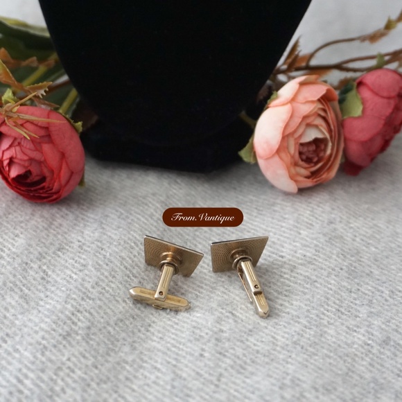 👔 VINTAGE Men Suit Golden Trapezoid with Abstract Pattern Cufflinks 🔗 - Picture 4 of 5